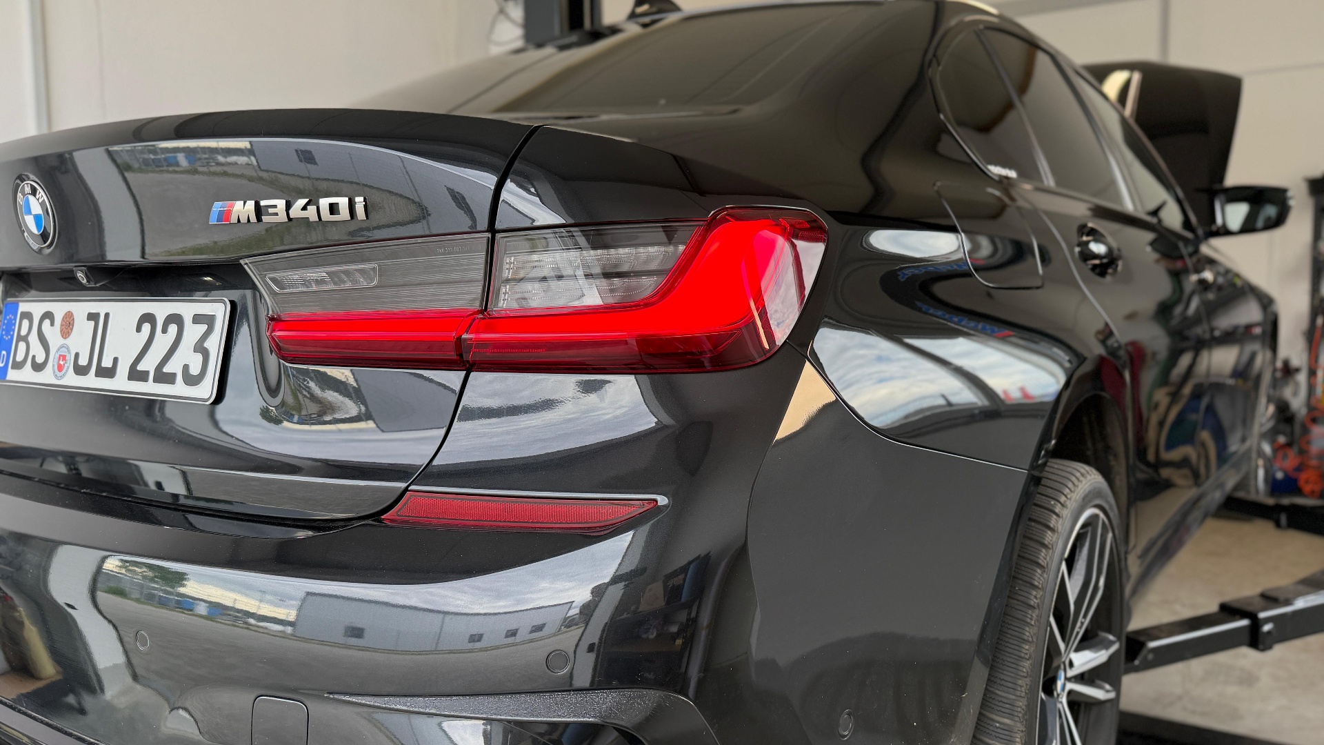 BMW M340i Detailaufnahme bei Begutachtung